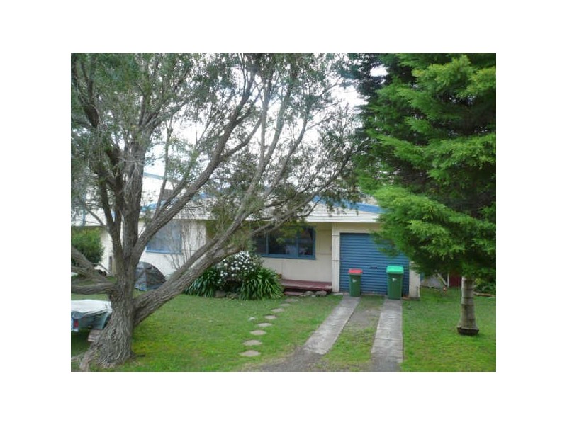 11 NOONAN POINT AVENUE, Point Clare NSW 2250
