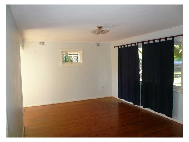 11 NOONAN POINT AVENUE, Point Clare NSW 2250
