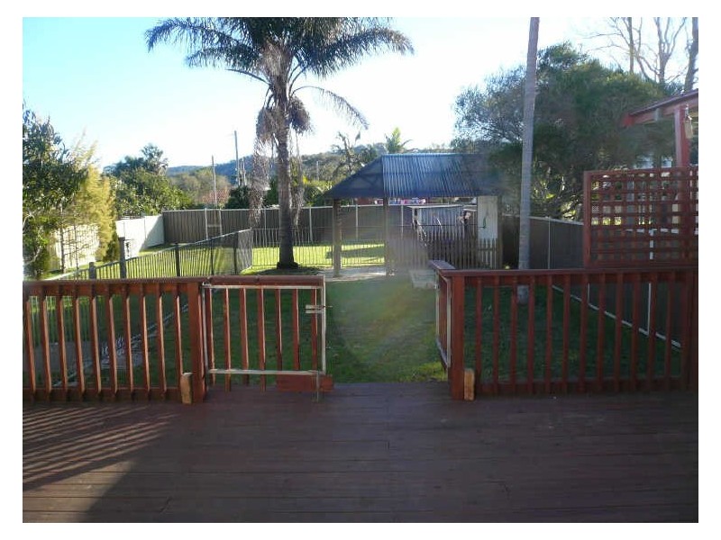 11 NOONAN POINT AVENUE, Point Clare NSW 2250