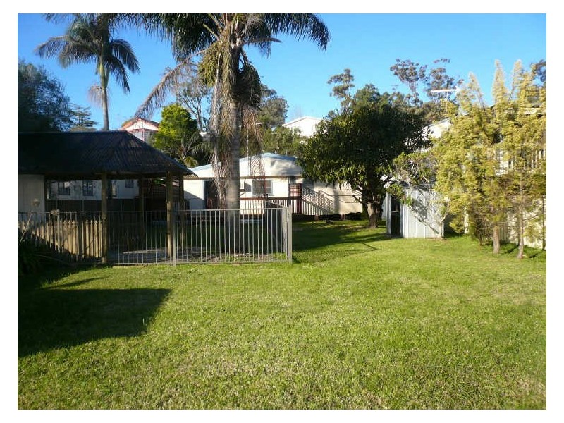 11 NOONAN POINT AVENUE, Point Clare NSW 2250
