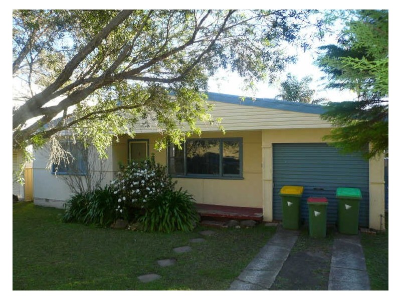 11 NOONAN POINT AVENUE, Point Clare NSW 2250