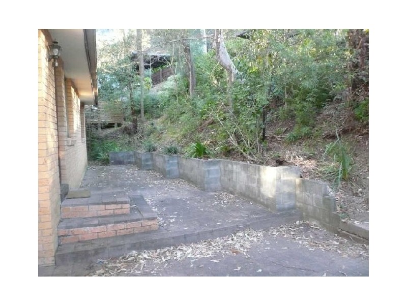 9 CORAL TREE PLACE, Point Clare NSW 2250