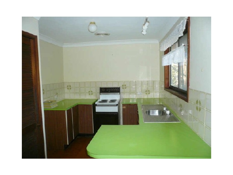 9 CORAL TREE PLACE, Point Clare NSW 2250