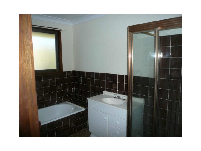 9 CORAL TREE PLACE, Point Clare NSW 2250