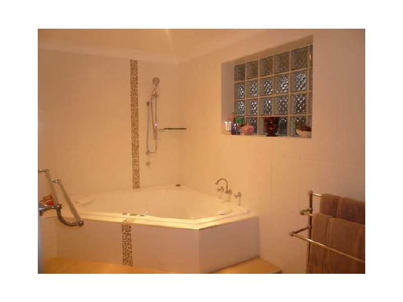 52 SINGLETON ROAD, Point Clare NSW 2250