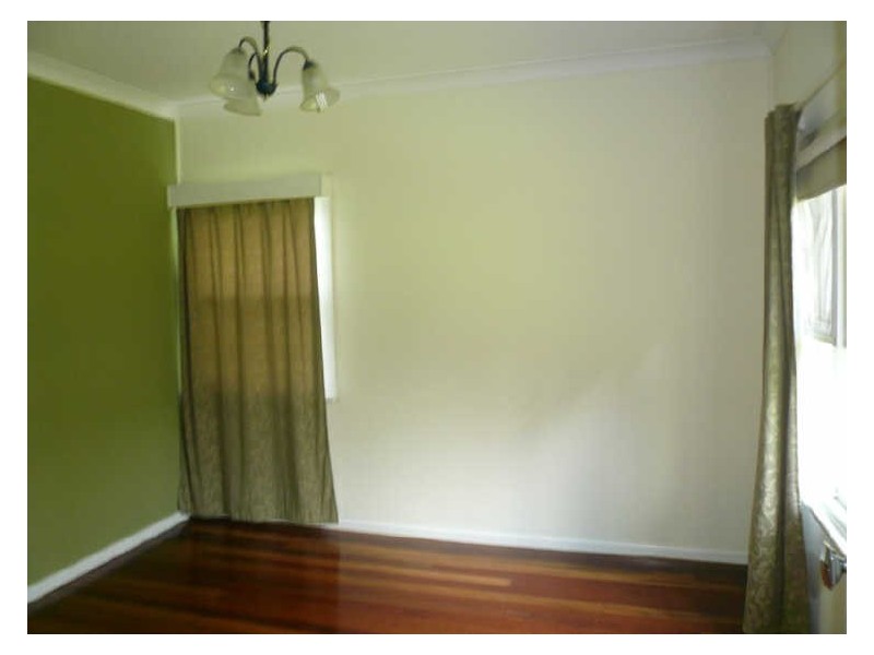 8 Matthews Parade, Point Clare NSW 2250