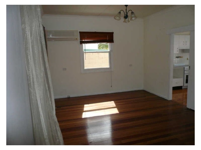 8 Matthews Parade, Point Clare NSW 2250