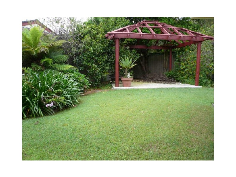 3 ROBSON CLOSE, Point Clare NSW 2250