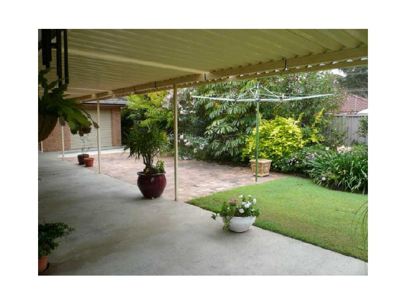 3 ROBSON CLOSE, Point Clare NSW 2250