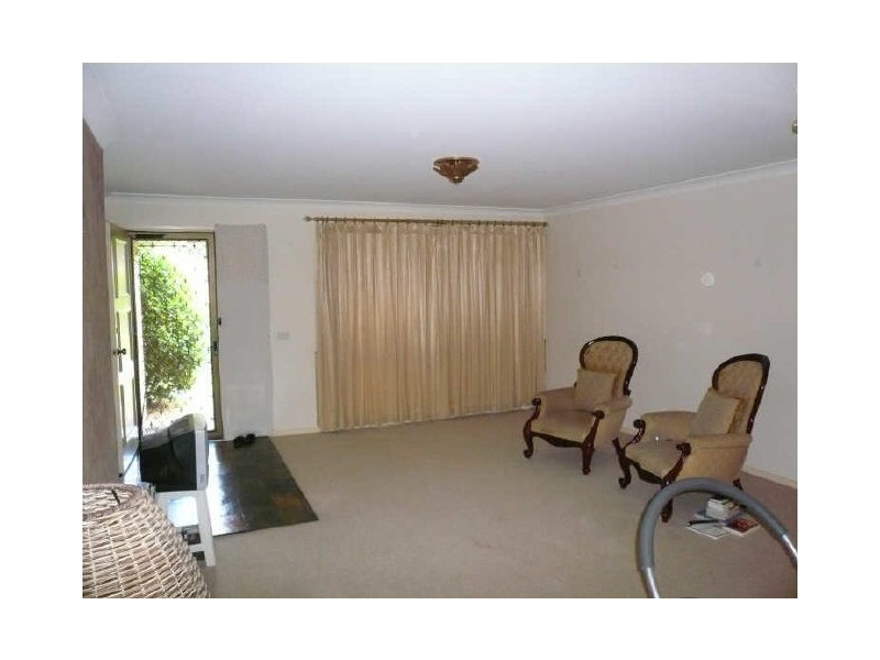 3 ROBSON CLOSE, Point Clare NSW 2250