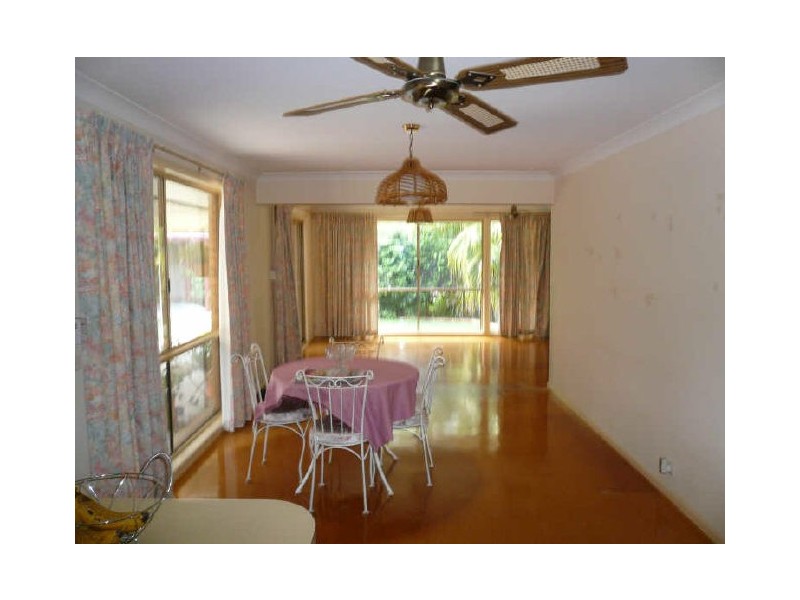 3 ROBSON CLOSE, Point Clare NSW 2250