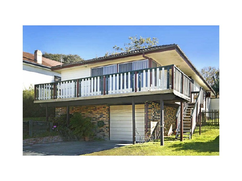 6 COLLARD ROAD, Point Clare NSW 2250