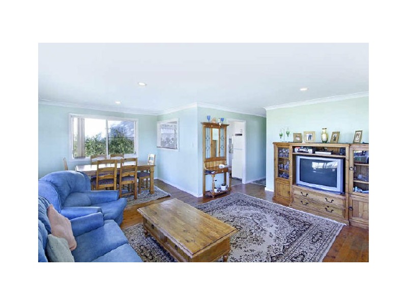 6 COLLARD ROAD, Point Clare NSW 2250