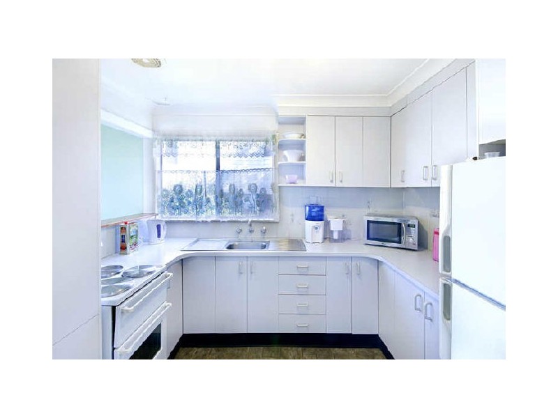 6 COLLARD ROAD, Point Clare NSW 2250