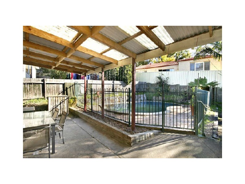 6 COLLARD ROAD, Point Clare NSW 2250