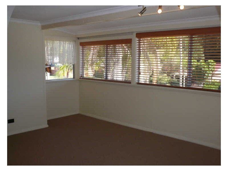 10a GOLDEN AVENUE, Point Clare NSW 2250