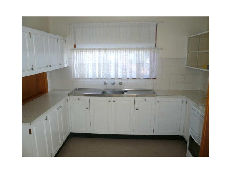 11 Priestley Parade, Point Clare NSW 2250