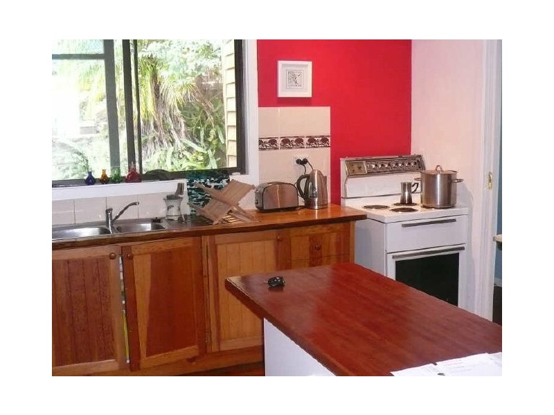 24 HUGHES STREET, Point Clare NSW 2250