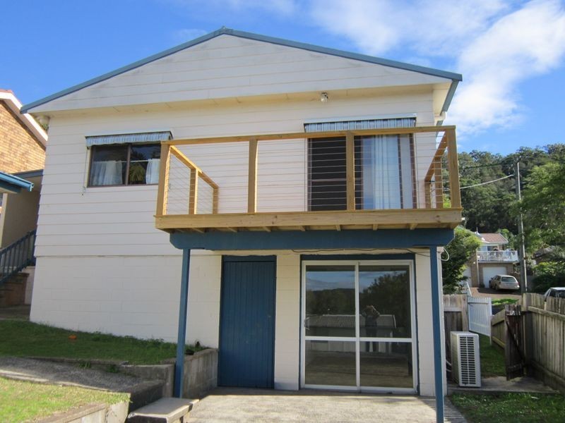 22 Nioka Ave, Point Clare NSW 2250