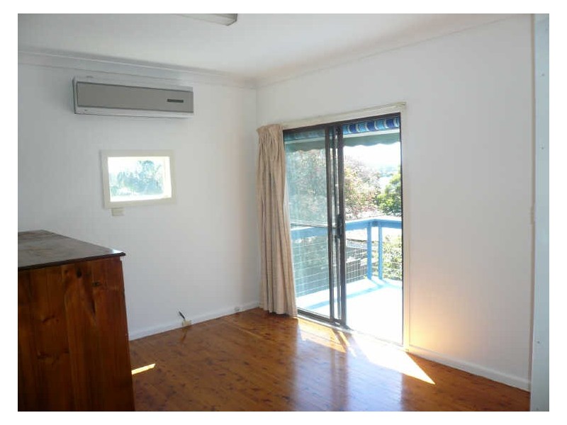 22 Nioka Ave, Point Clare NSW 2250