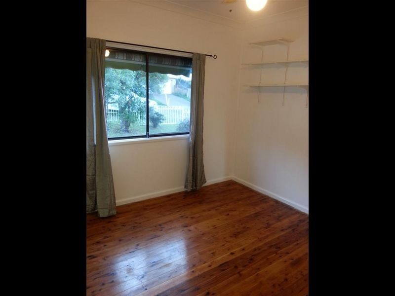 22 Nioka Ave, Point Clare NSW 2250