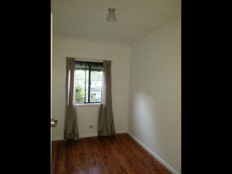 22 Nioka Ave, Point Clare NSW 2250