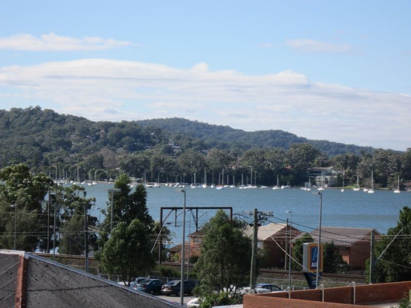 22 Nioka Ave, Point Clare NSW 2250