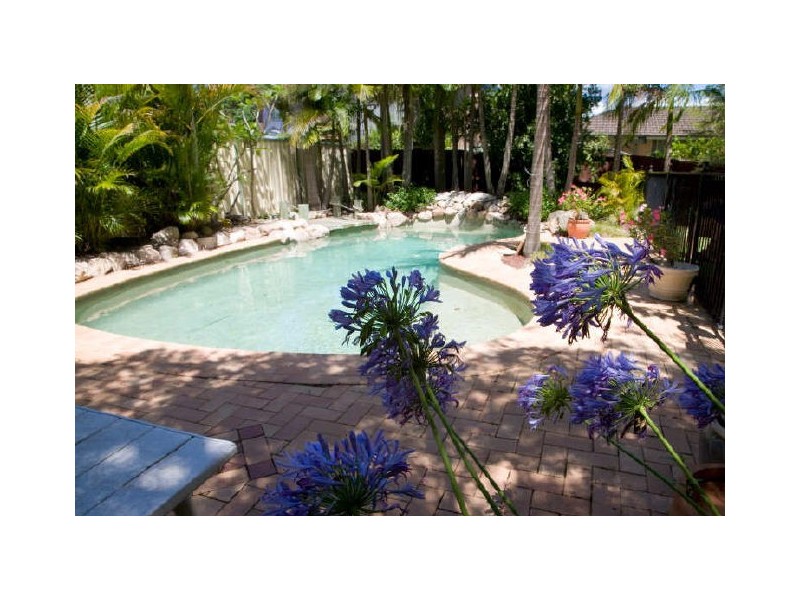 8 JIRRAH AVENUE, Point Clare NSW 2250