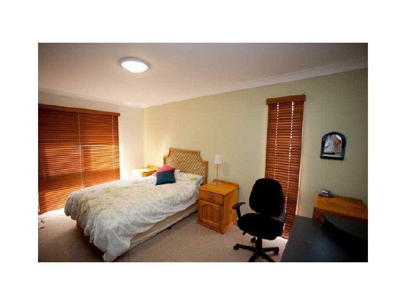 8 JIRRAH AVENUE, Point Clare NSW 2250