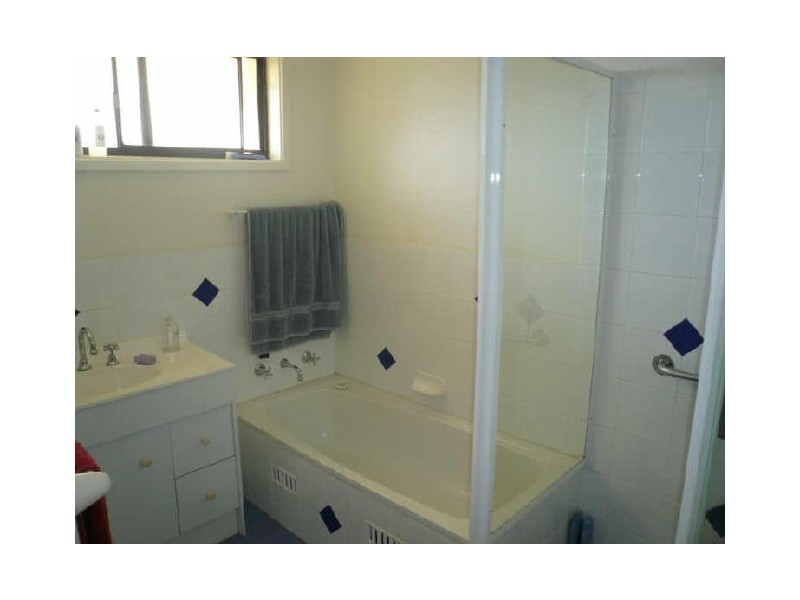 39 BAYLINE DRIVE, Point Clare NSW 2250