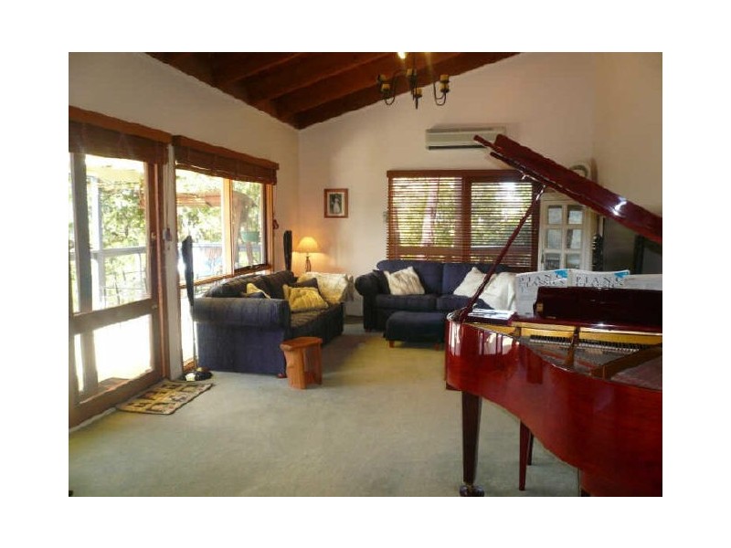 16 Sublime Point Avenue, Tascott NSW 2250