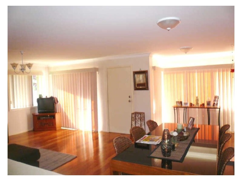 1/5 Broadwater Street, Point Clare NSW 2250