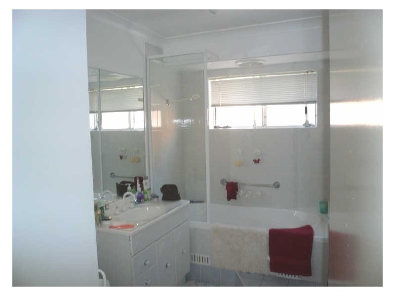 1/5 Broadwater Street, Point Clare NSW 2250