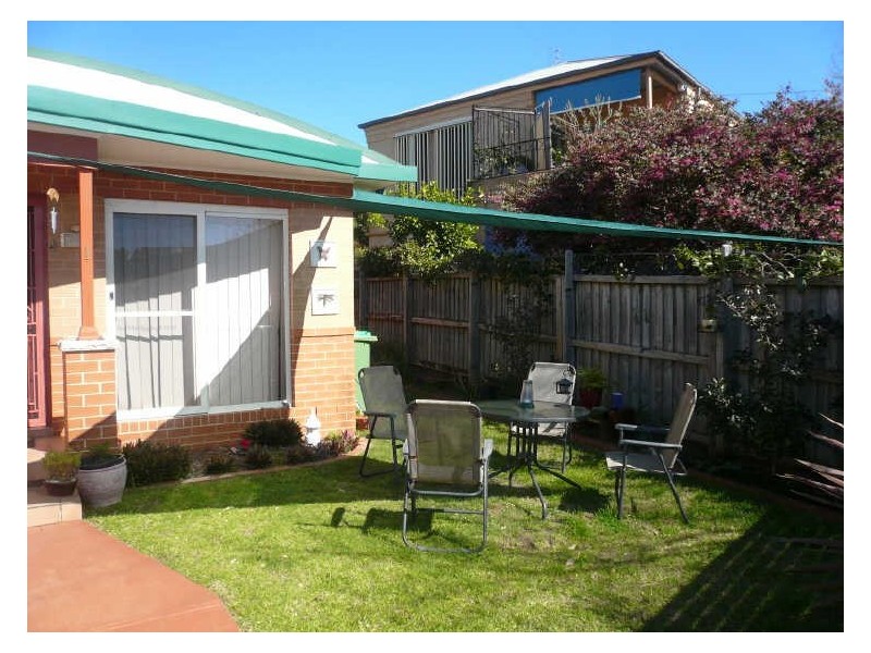 1/5 Broadwater Street, Point Clare NSW 2250