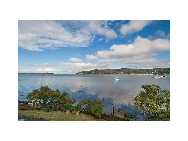 6 Coogee Road, Point Clare NSW 2250