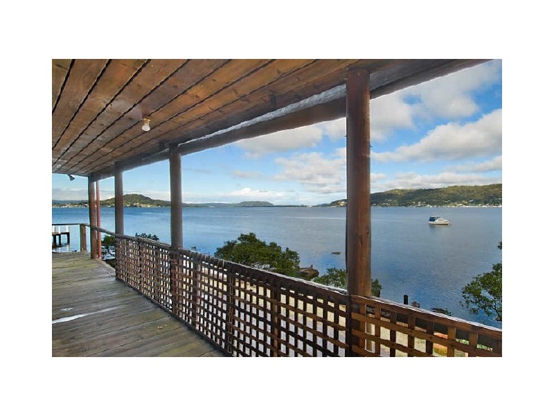 6 Coogee Road, Point Clare NSW 2250