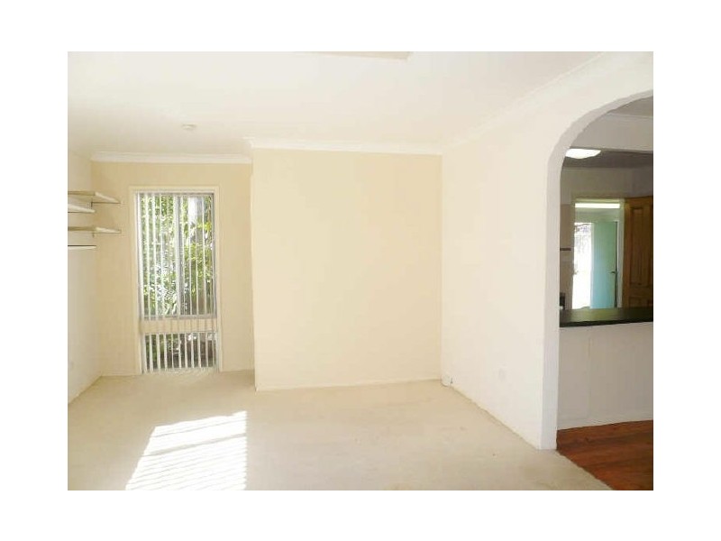 2 Koolinda Ave, Point Clare NSW 2250