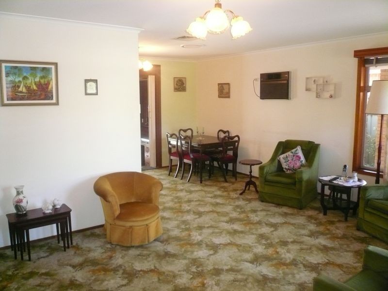 8 SUNSHINE DRIVE, Point Clare NSW 2250
