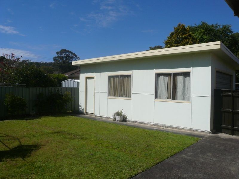 8 SUNSHINE DRIVE, Point Clare NSW 2250