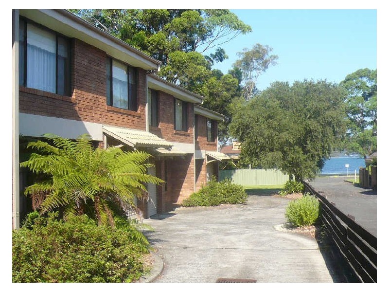 4/17 Kurrawa Avenue, Point Clare NSW 2250