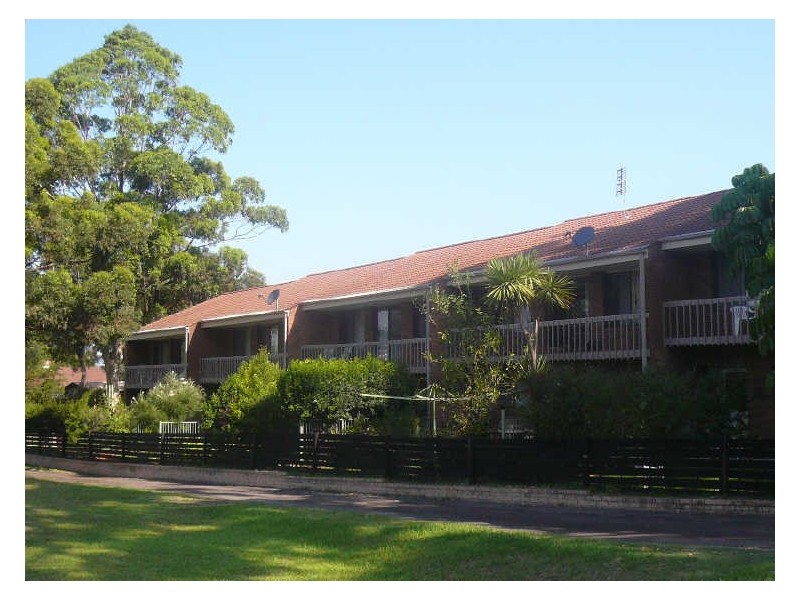 4/17 Kurrawa Avenue, Point Clare NSW 2250