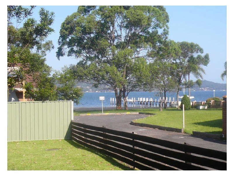 4/17 Kurrawa Avenue, Point Clare NSW 2250