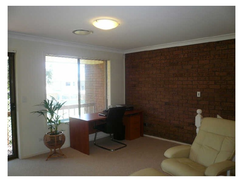 4/17 Kurrawa Avenue, Point Clare NSW 2250