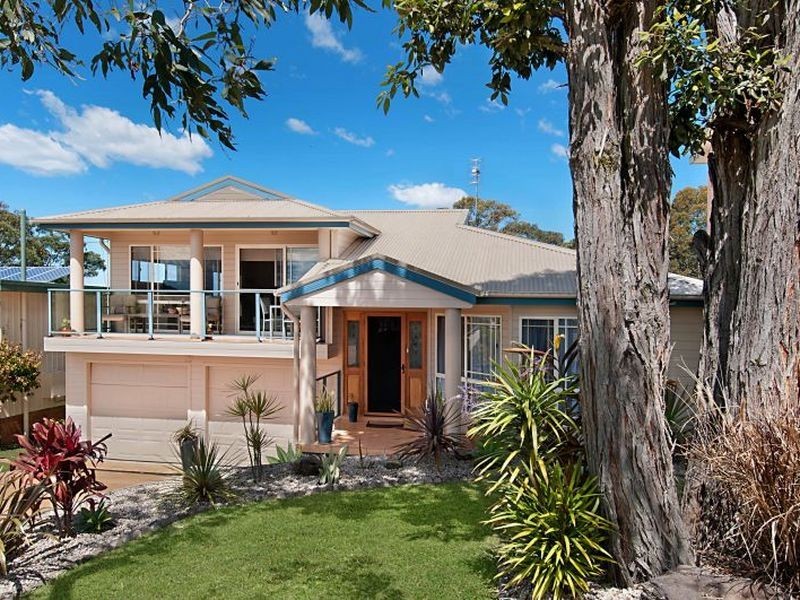 12 PENANG STREET, Point Clare NSW 2250