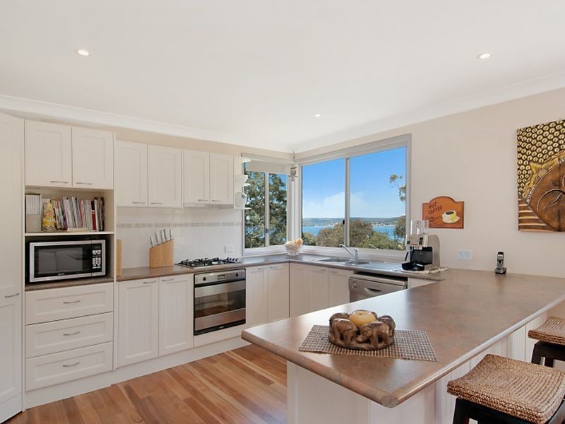 12 PENANG STREET, Point Clare NSW 2250