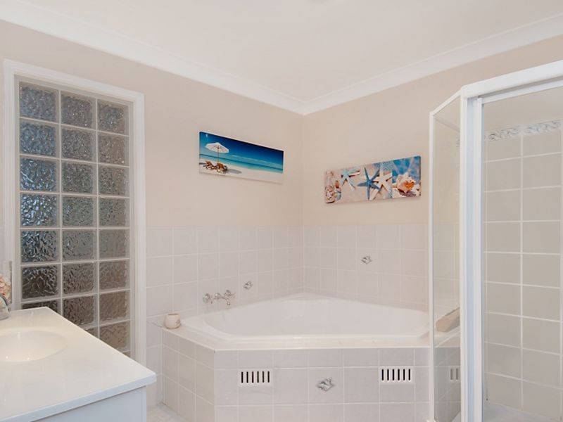 12 PENANG STREET, Point Clare NSW 2250