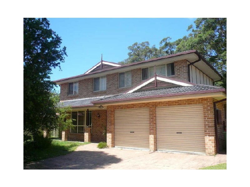 4 McKellar Close, Point Clare NSW 2250