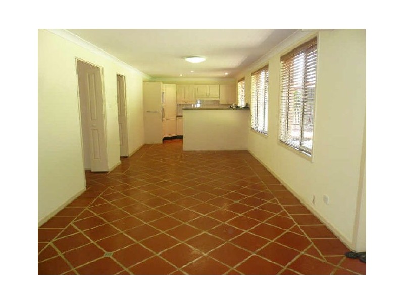 4 McKellar Close, Point Clare NSW 2250