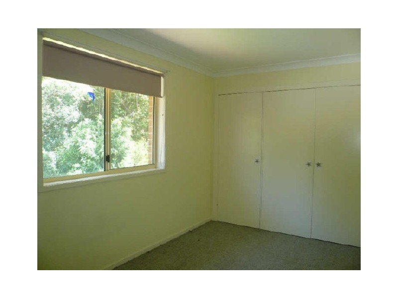 4 McKellar Close, Point Clare NSW 2250