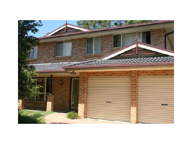 4 McKellar Close, Point Clare NSW 2250